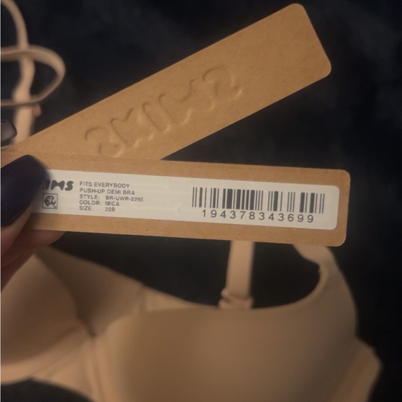 Skims - Picture 2 of 2